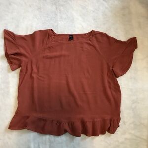 Emery Rose Rust/Orange ruffle hem Top with flowy shorts sleeves. Size XL